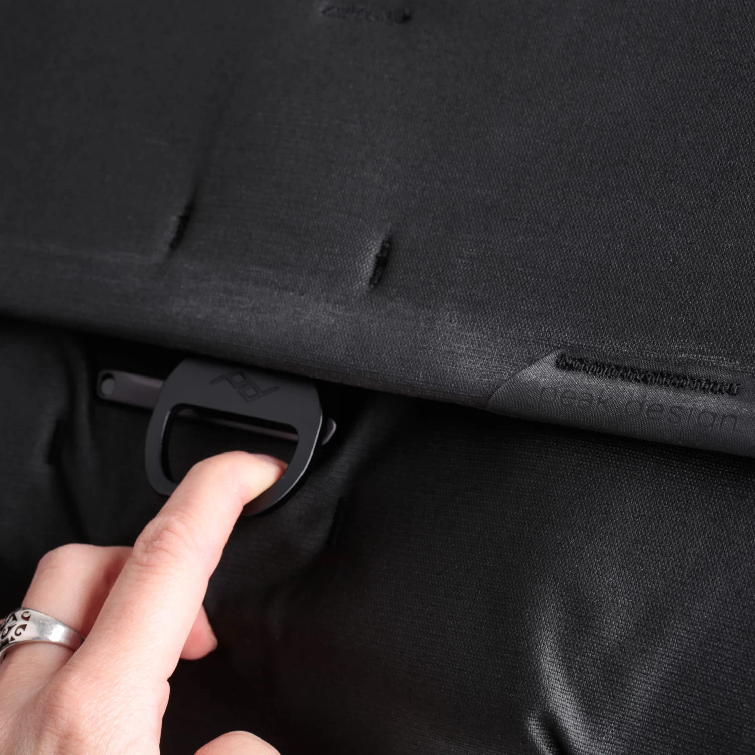 Peak Design Everyday Messenger V2 13 Liter - Black (Schwarz) – Bild 12