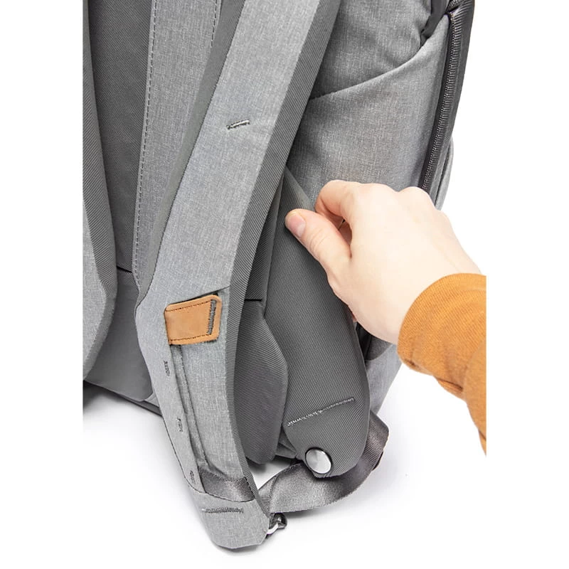 Peak Design Everyday Hip Belt V2 Ash (Hellgrau) - Für Everyday Line V2 Und Travel Backpack 30 L – Bild 6