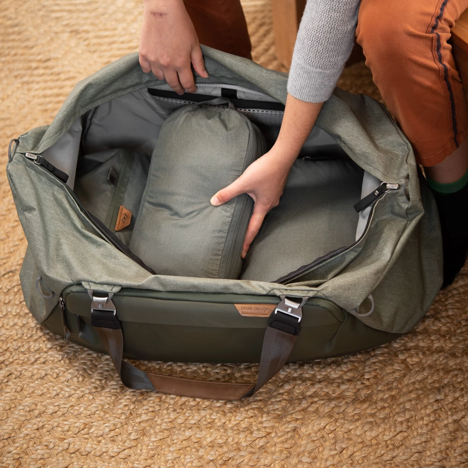 Peak Design Packing Cube Medium Packwürfel Sage (Salbeigrün) 18 L Für Travel-Line-Rucksäcke Und -Tas – Bild 11